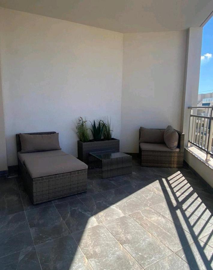 Modern 1 Bedroom Apartment 400M Away From The Sea خليج سانت بول المظهر الخارجي الصورة