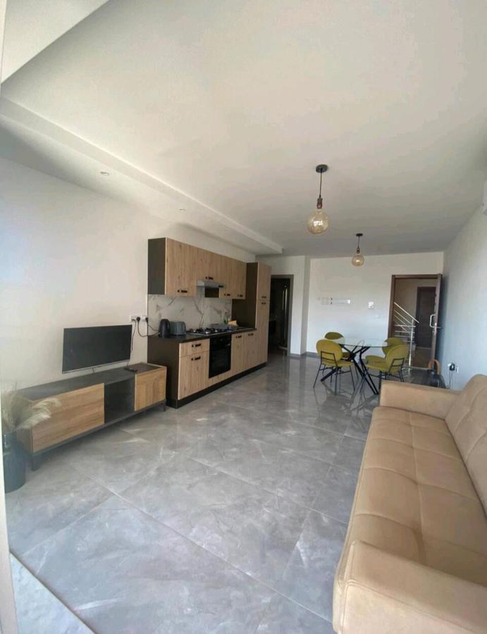 Modern 1 Bedroom Apartment 400M Away From The Sea خليج سانت بول المظهر الخارجي الصورة